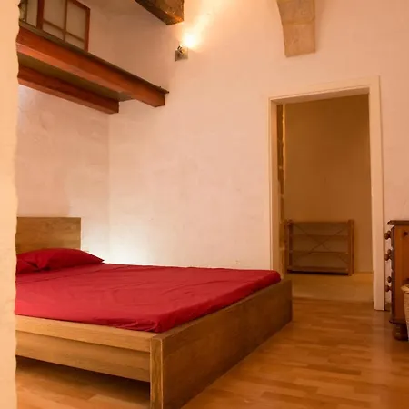Spacious Unique Townhouse * La Valeta