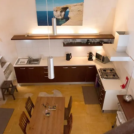 Spacious Unique Townhouse *
