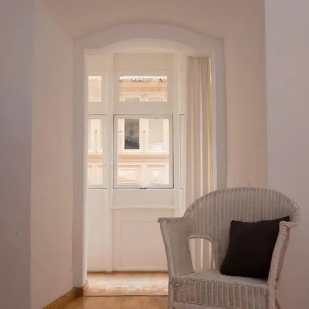 Apartamento Spacious Unique Townhouse
